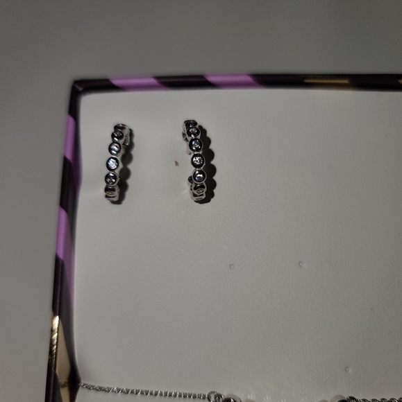 Michael Hill bracelet and earrings - Picture 2 of 6